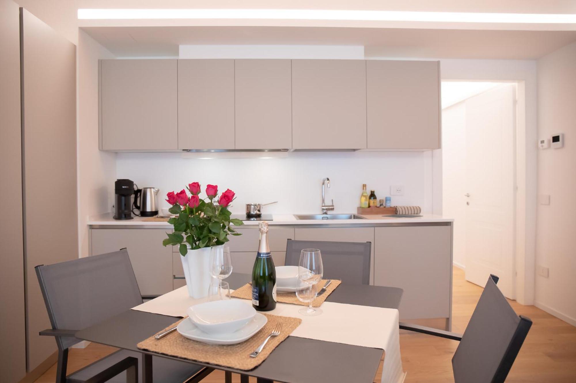 Amendola City View Apartments Suite Romantica Como Ngoại thất bức ảnh