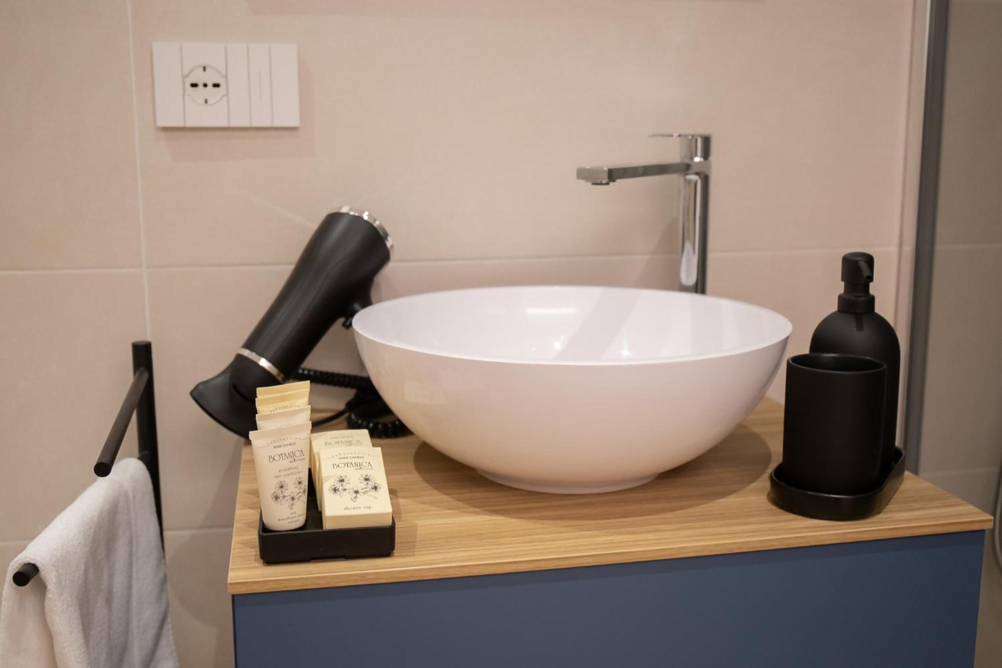 Amendola City View Apartments Suite Romantica Como Ngoại thất bức ảnh