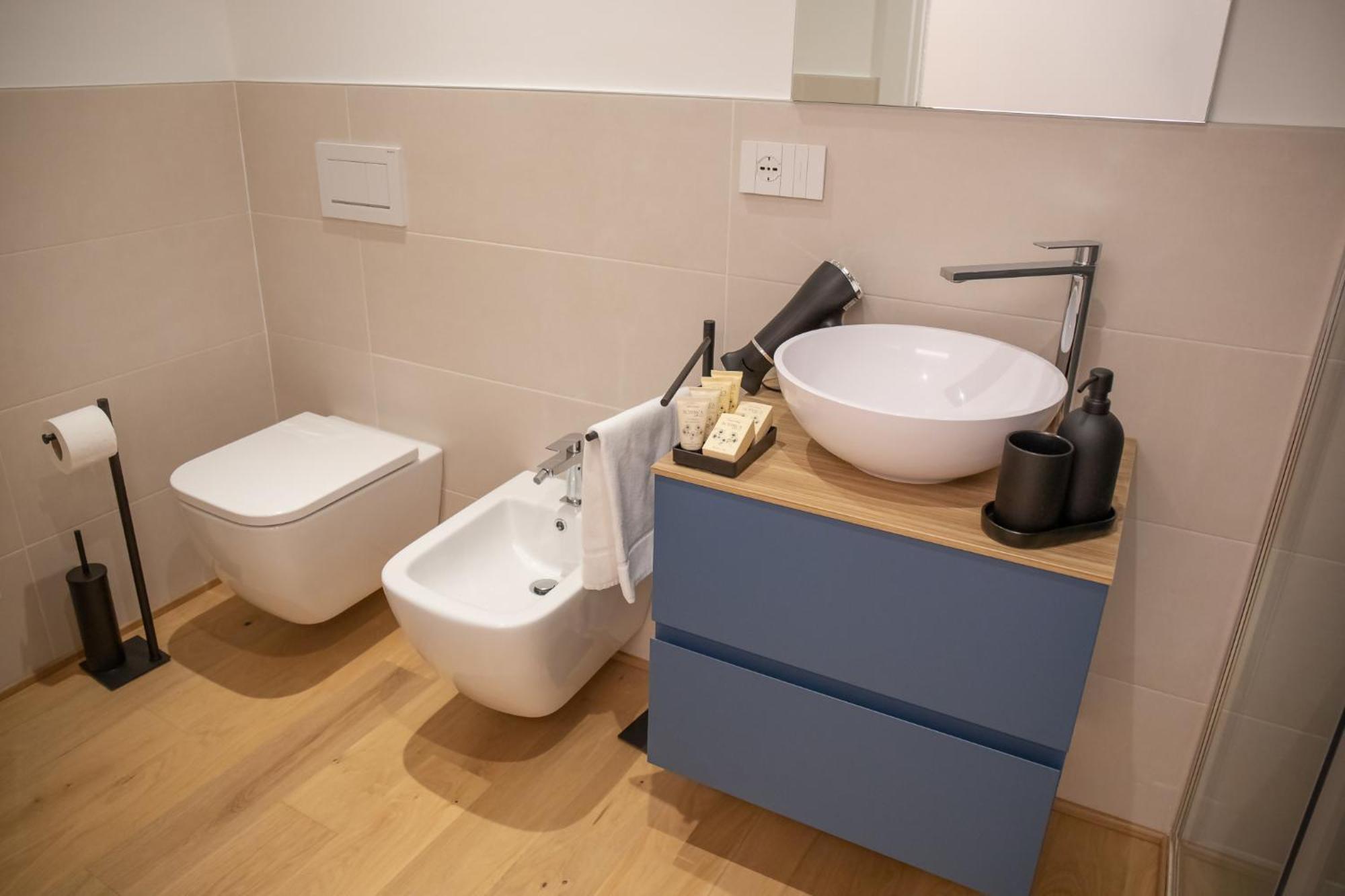 Romantic White Apartment - 5 Minutes From The Lake Como Ngoại thất bức ảnh