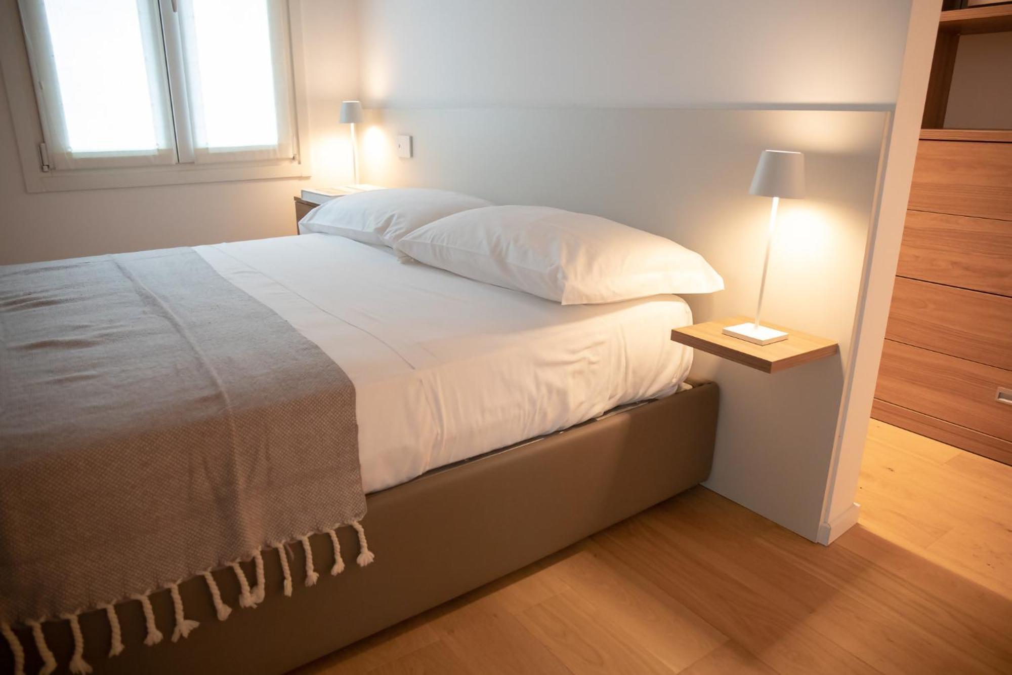 Amendola City View Apartments Suite Romantica Como Ngoại thất bức ảnh